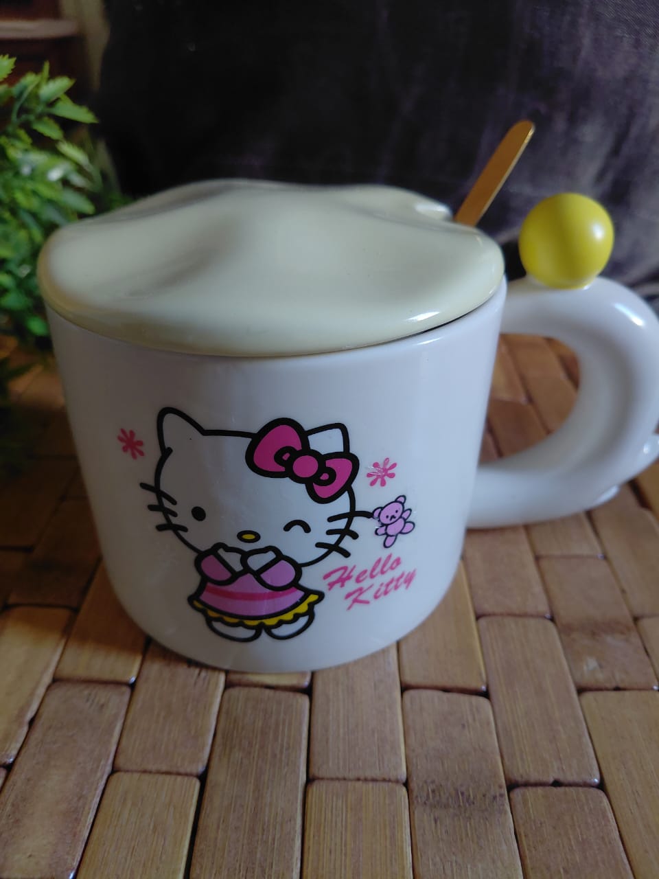 مج بورسلين بغطاء بورسلين ومعلقة دهبية